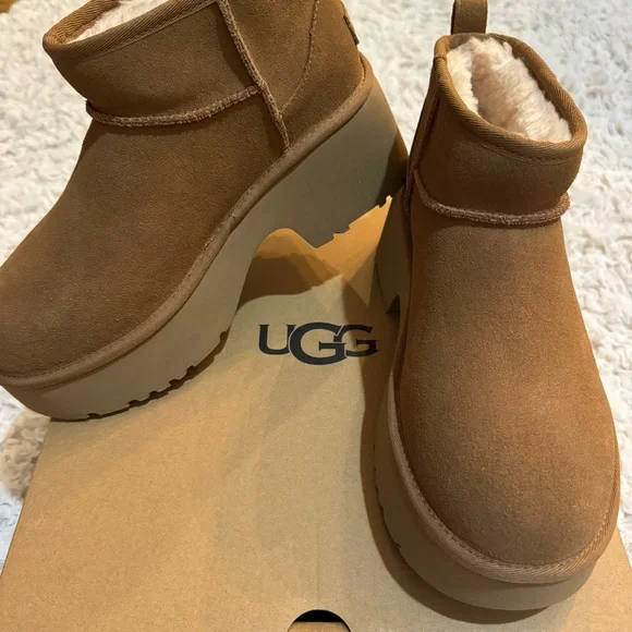 New UGG Classic Ultra Mini Platform Boots - Picture 2 of 13